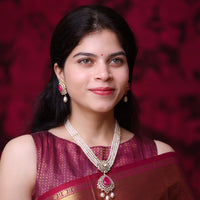 Exclusive Pearl Necklace Set