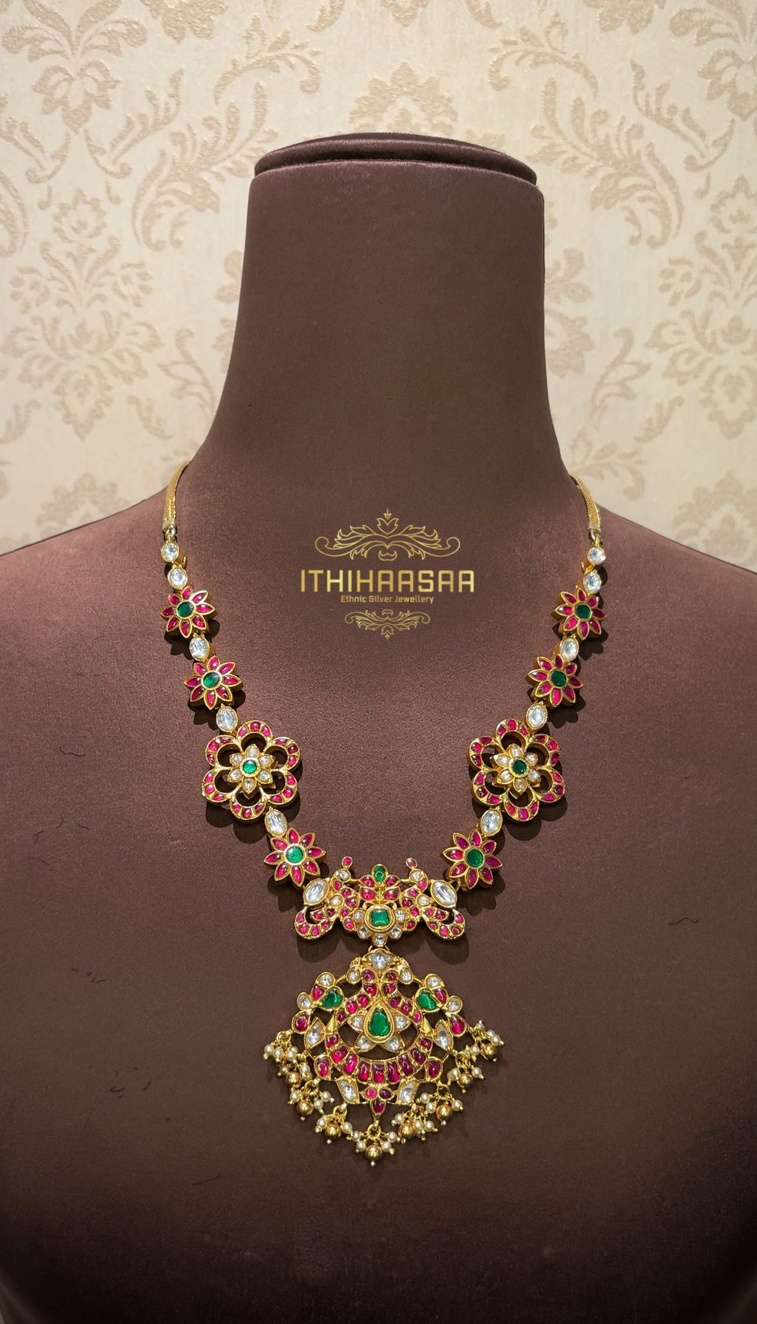 Hrishita Kundan Necklace