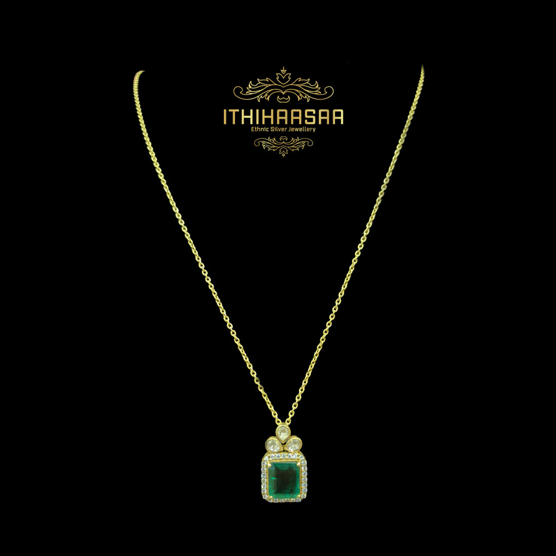 Zariya Emerald Polki Pendant Set