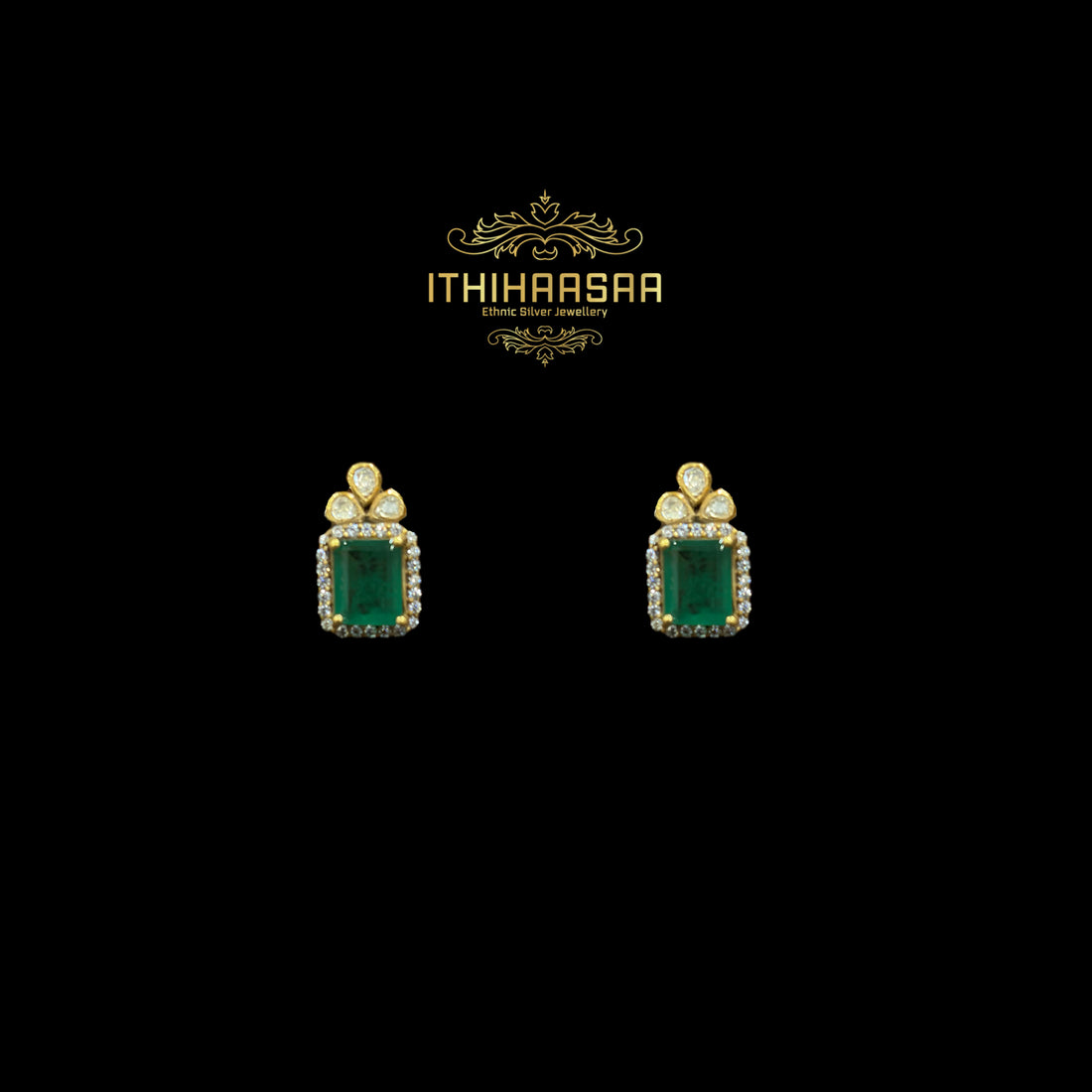Zariya Emerald Polki Pendant Set