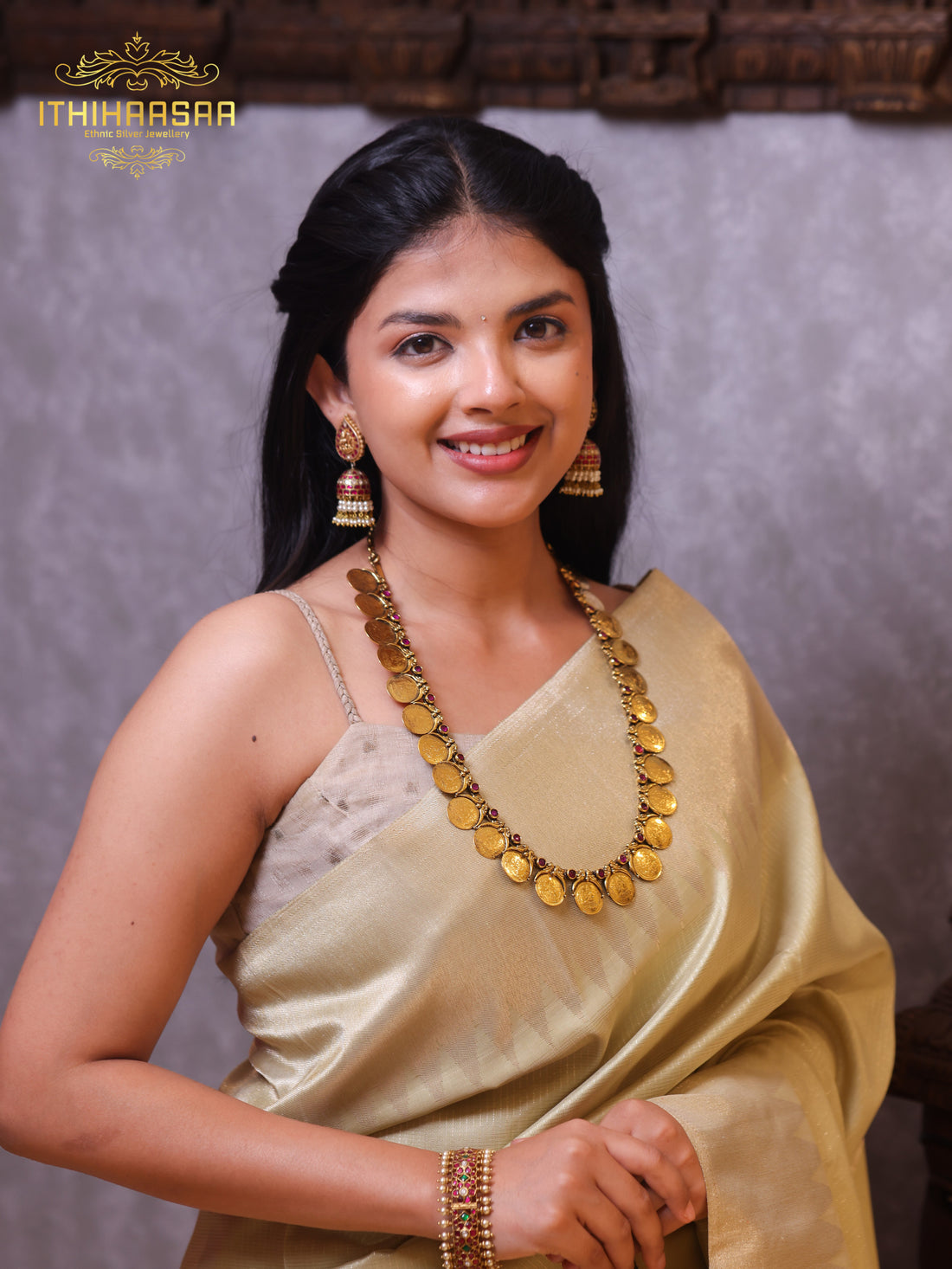 Svarnalakshmi Kasumala with Vintage Attigai