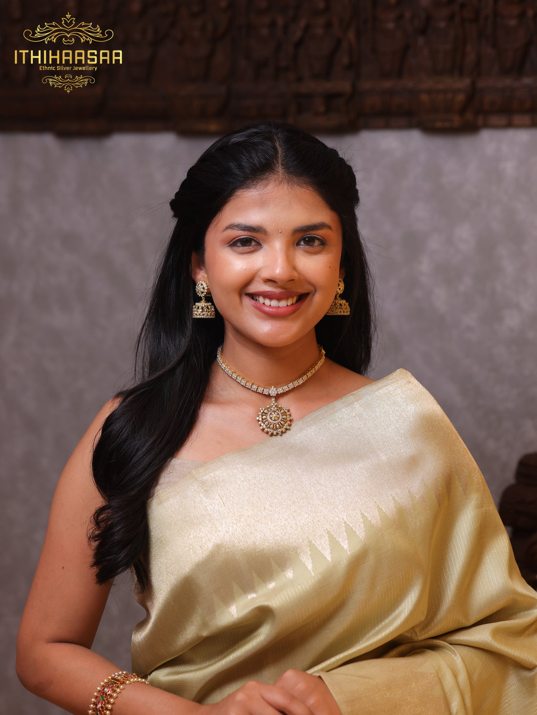 Svarnalakshmi Kasumala with Vintage Attigai