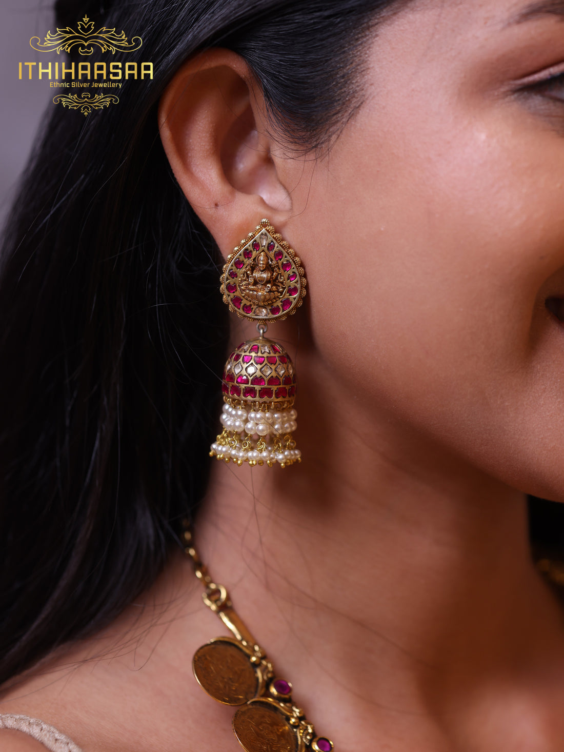 Svarnalakshmi Kasumala with Vintage Attigai