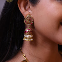Svarnalakshmi Kasumala with Vintage Attigai