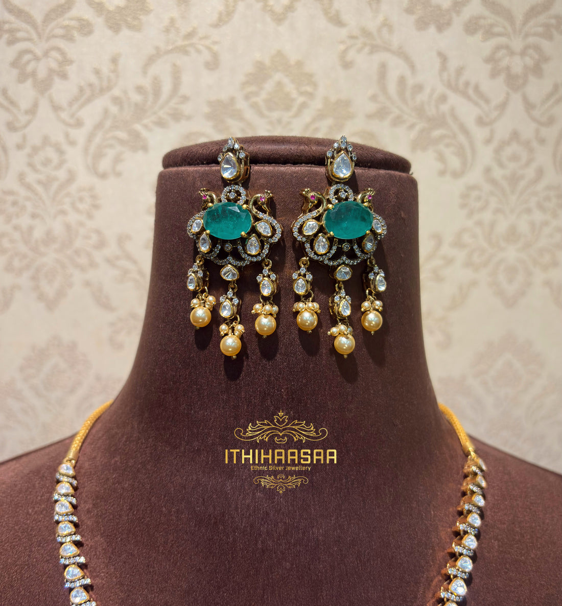 Aarohi Statement Victorian Emerald Uncut Polki Jewellery
